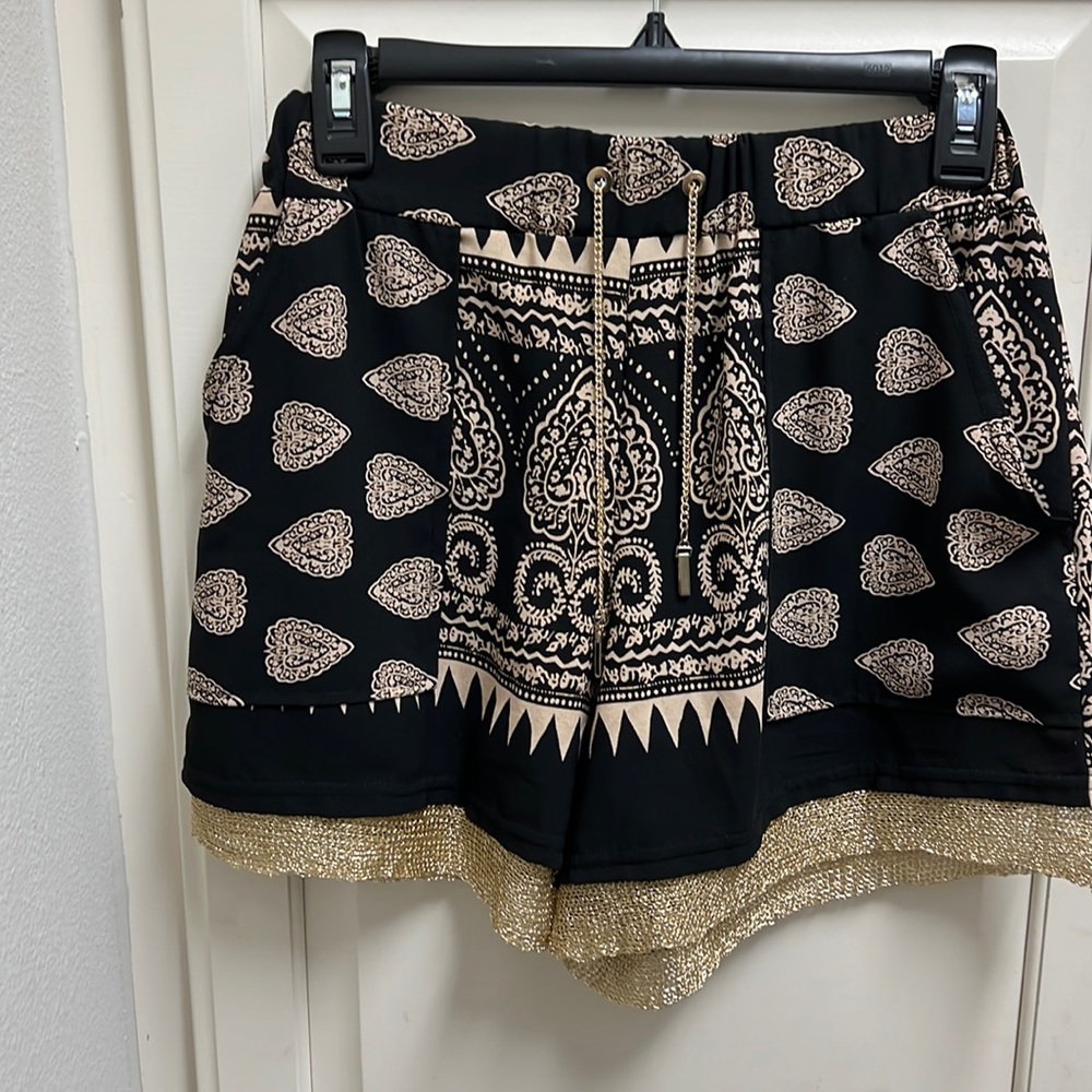 DiS MOI PARIS Shorts with gold detail